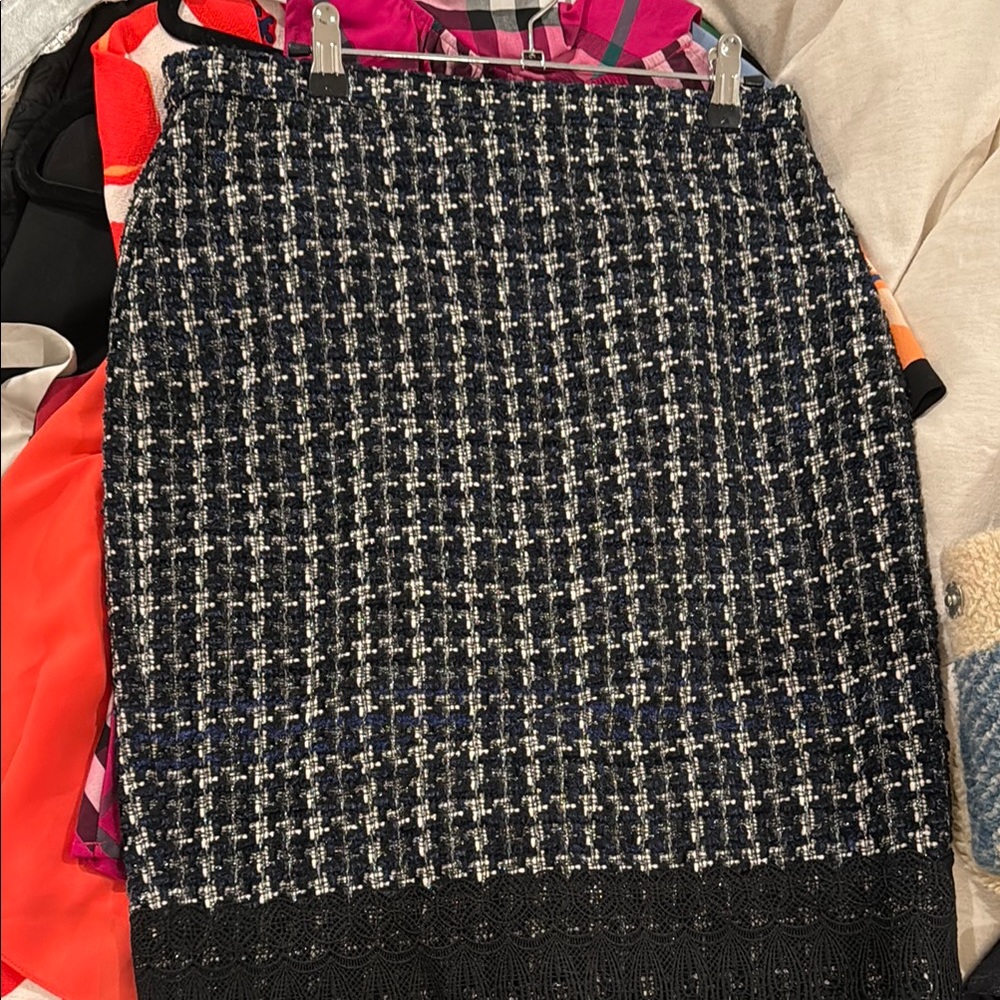 Ann Taylor Black and White Pencil Skirt Knee-length for Work